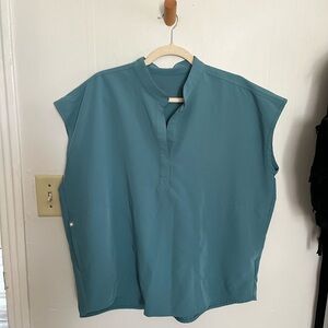 FIGS Technical Collection Scrub Top Women’s Large Teal Short Sleeve Medical